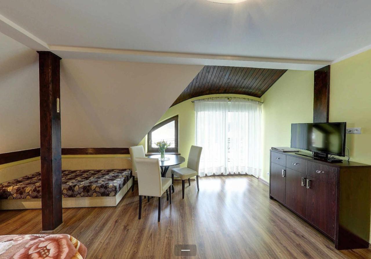 Villa Jura Pokoje Goscinne Zarki Exteriér fotografie