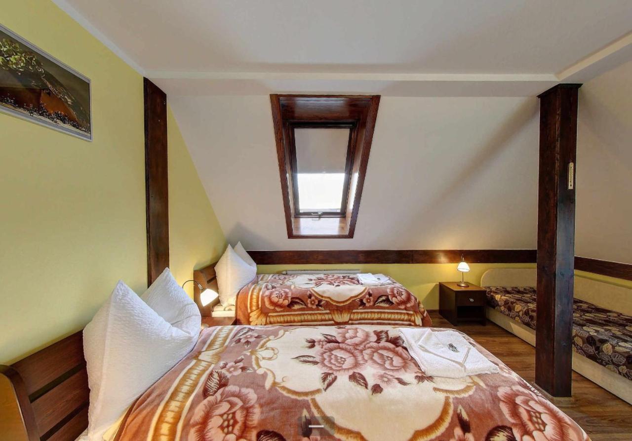 Villa Jura Pokoje Goscinne Zarki Exteriér fotografie