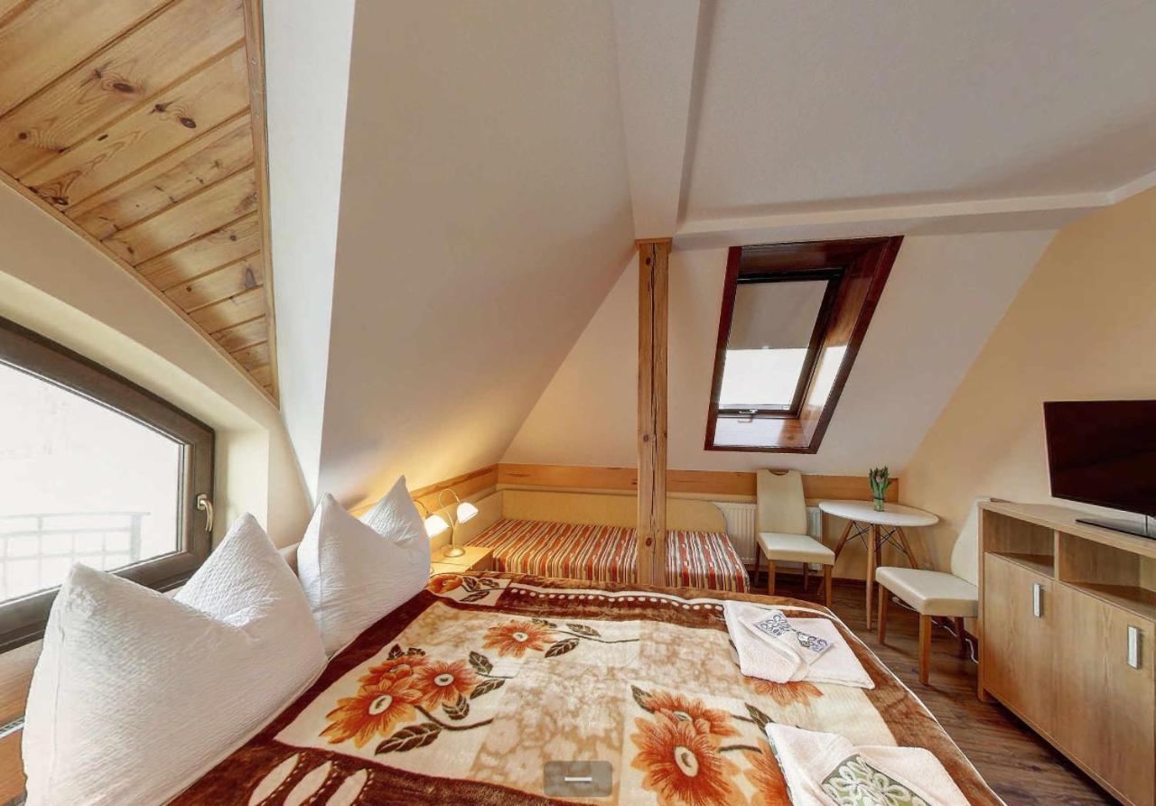 Villa Jura Pokoje Goscinne Zarki Exteriér fotografie