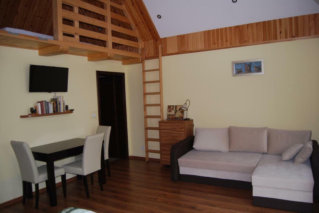 Villa Jura Pokoje Goscinne Zarki Exteriér fotografie
