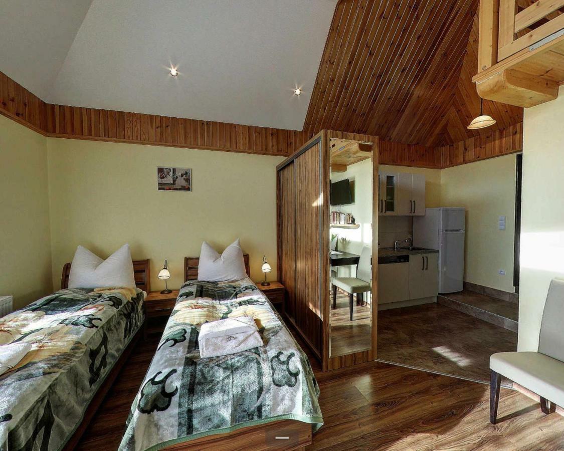 Villa Jura Pokoje Goscinne Zarki Exteriér fotografie